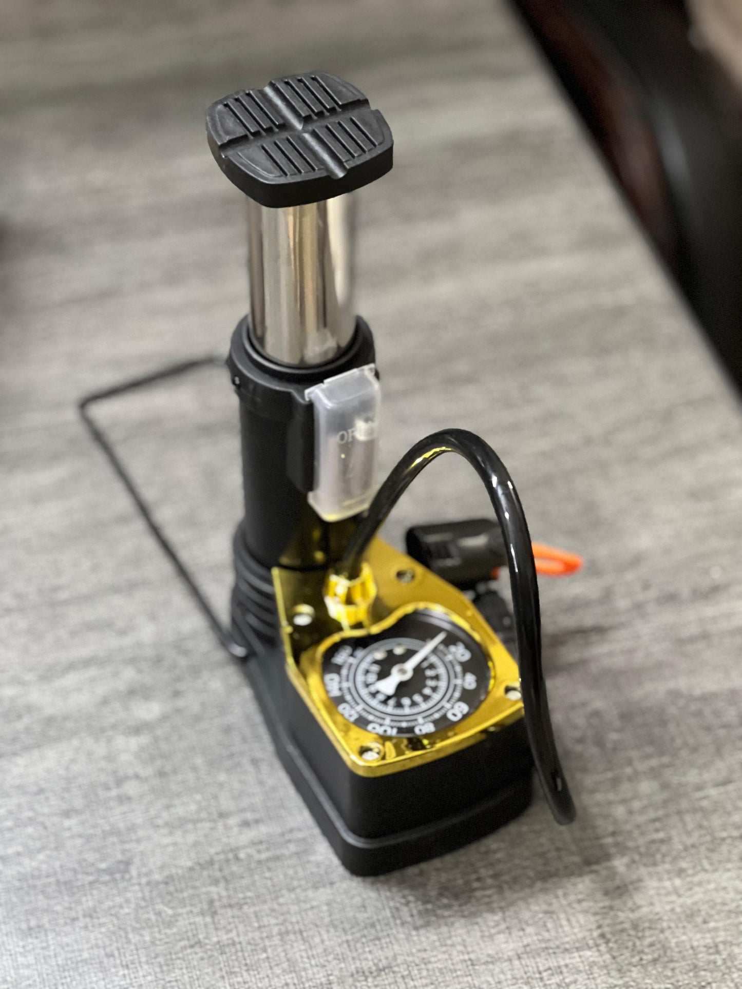 High-Pressure Foot Pump with Gauge